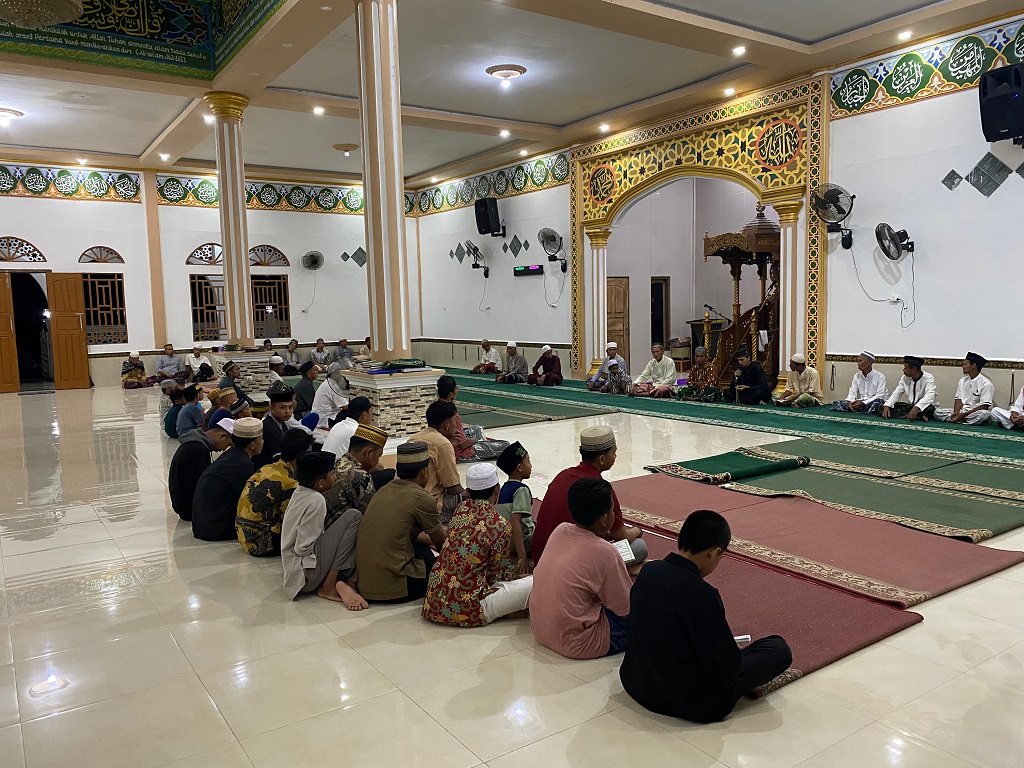 Warga Desa Pemusiran Peringati Hari Asyura dengan Tradisi Bubur Asyura